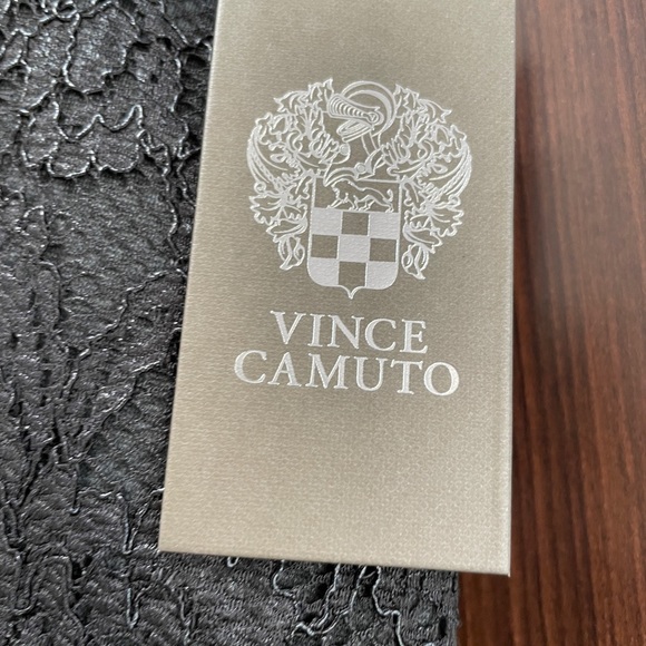 Beautiful lace black pencil skirt. Brand new w tag. Zipper. Sz 14. Knee length. - Picture 2 of 4